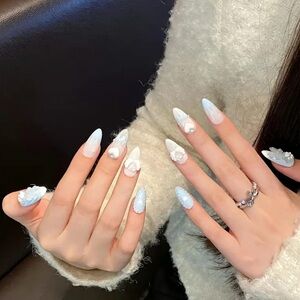 10 pcs Handmade Elegant and Cute White and Blue Nail Art Press Ons